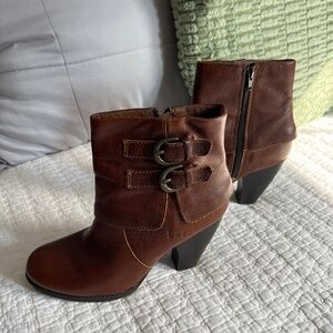 Brown leather booties - medium heels